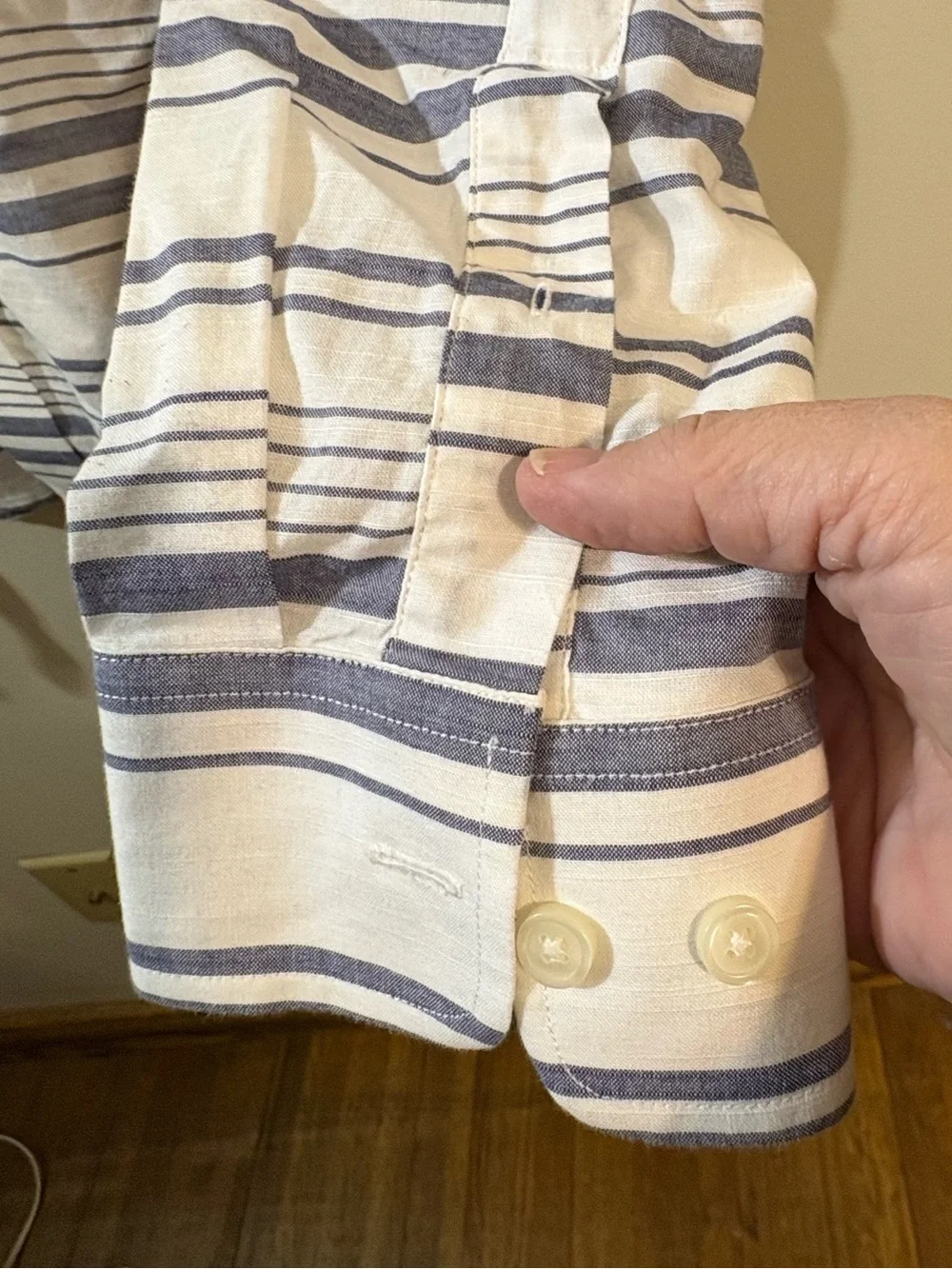 Banana Republic button-down shirt Men’s XL grey white stripe lightweight soft‎